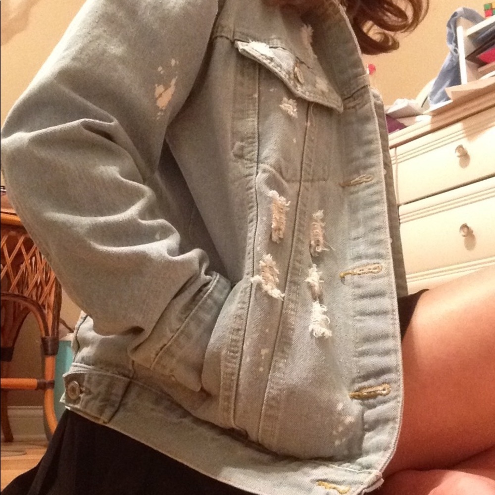 Distressed Jean Jacket 😎 - Picture 2 of 7